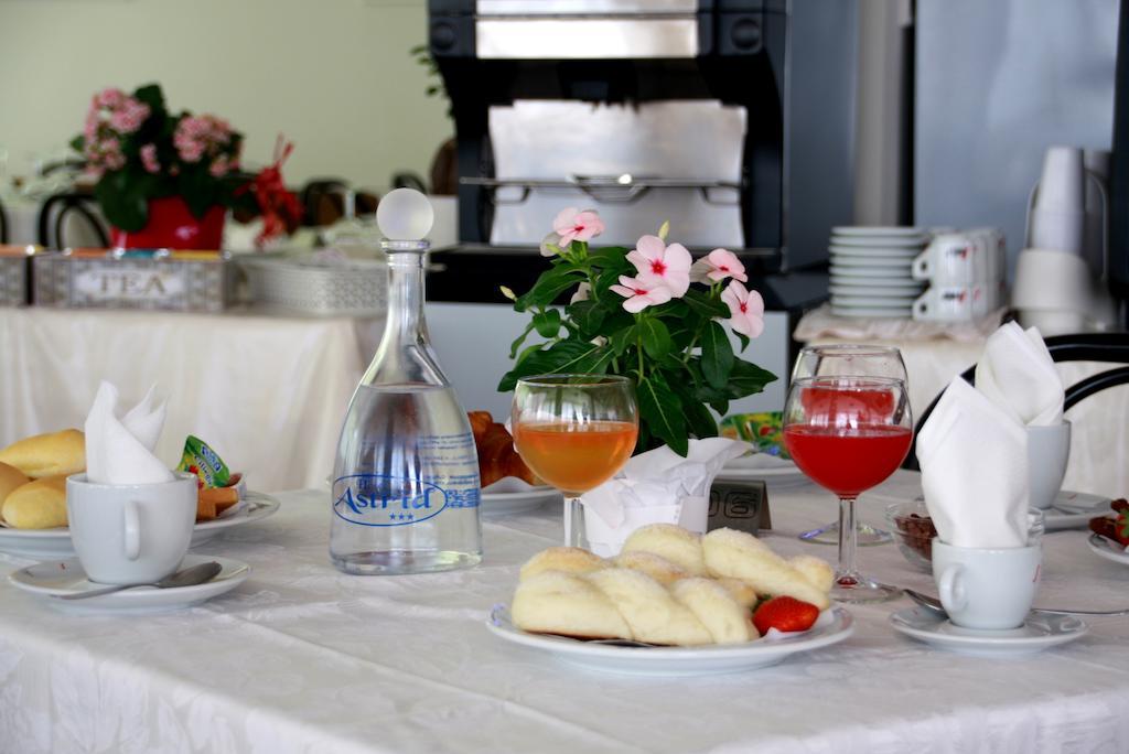 Hotel Astrid Cervia Eksteriør billede