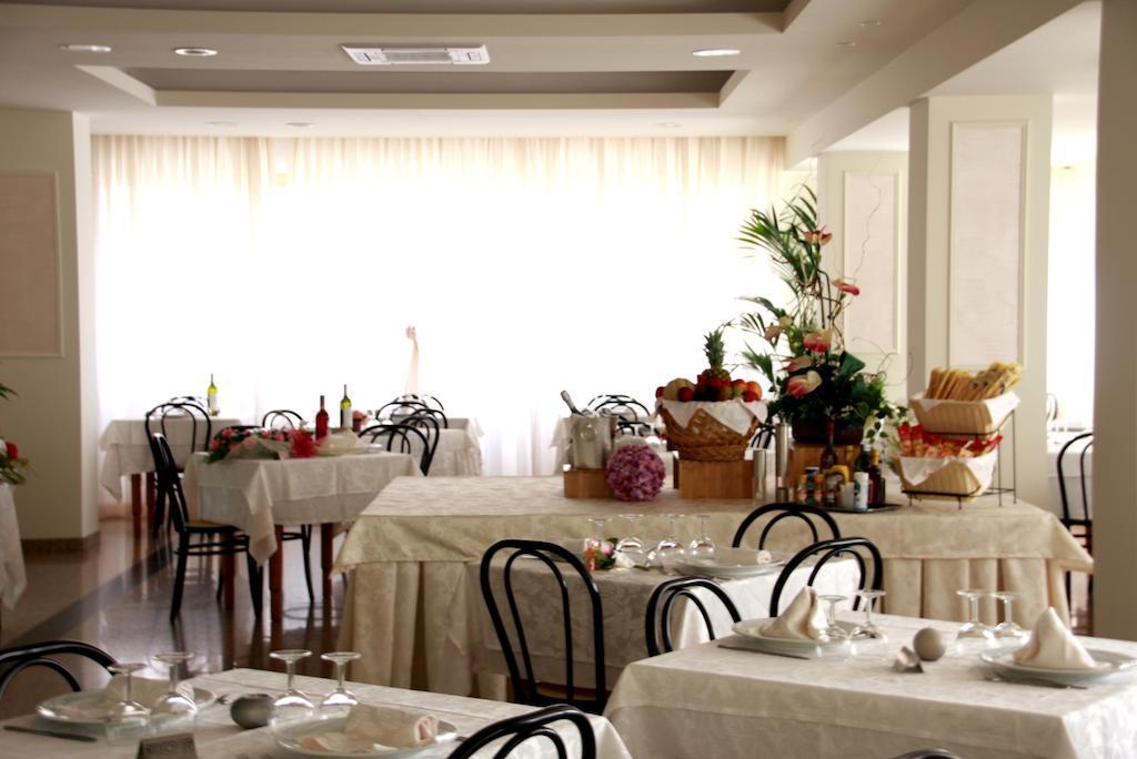 Hotel Astrid Cervia Eksteriør billede
