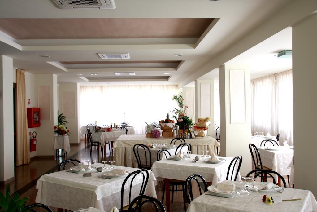 Hotel Astrid Cervia Eksteriør billede