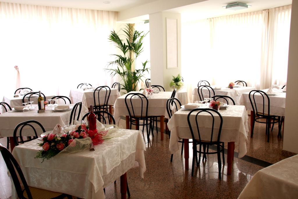 Hotel Astrid Cervia Eksteriør billede