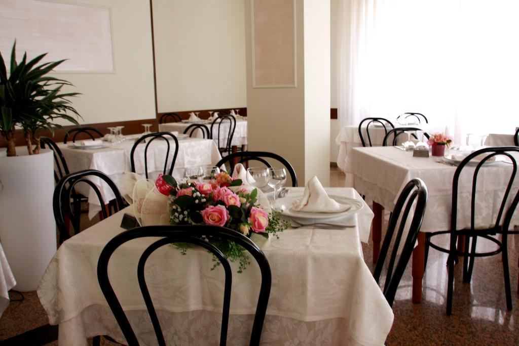 Hotel Astrid Cervia Eksteriør billede