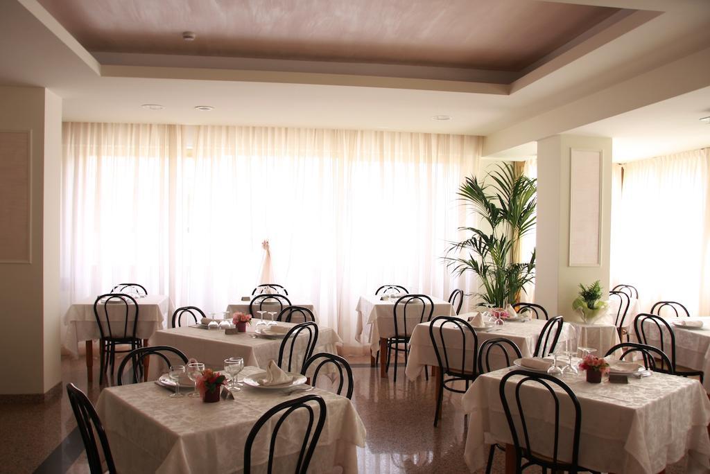 Hotel Astrid Cervia Eksteriør billede